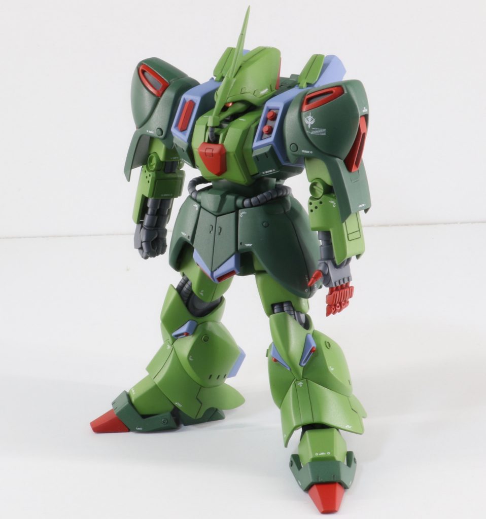 改修は10年ぐらい前のHJ作例を参考にしました。原作通りのマッシブで力強く、一方でどこかずんぐりむっくりとしたスタイルを意識しました。