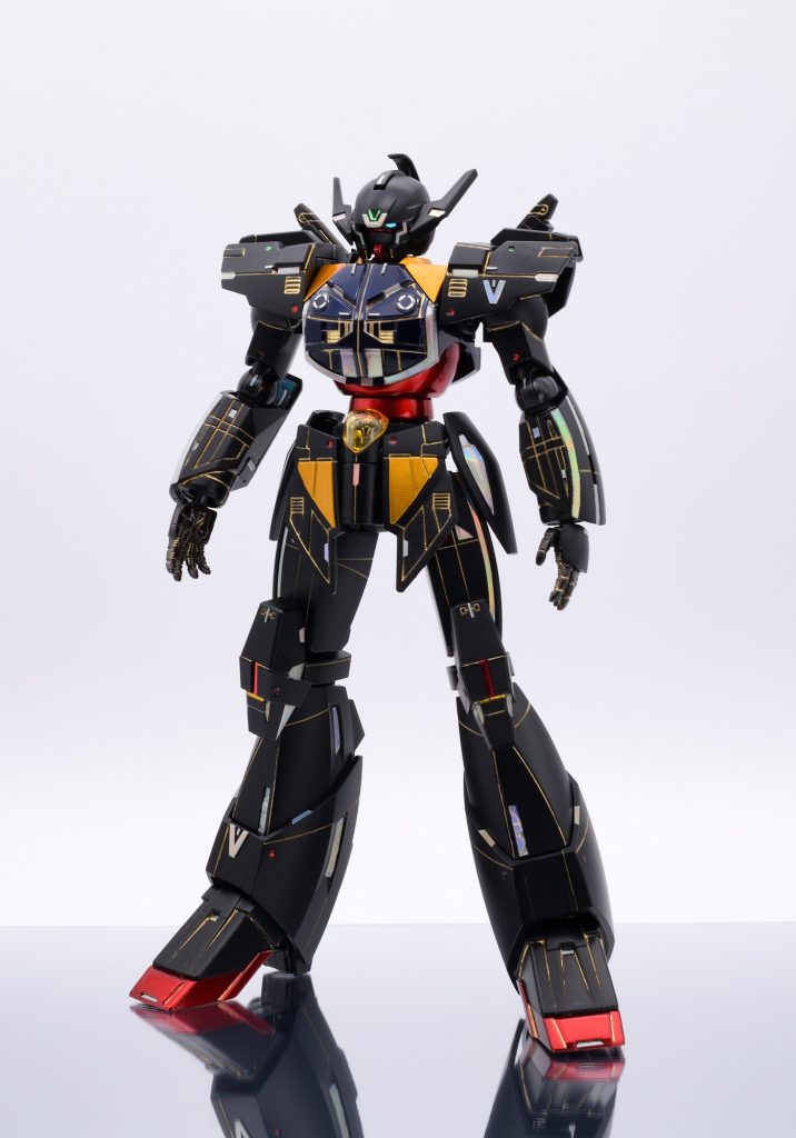 最初は元イメージ通りのパステル調カラーで全筆塗装にする予定でしたが変更して黒いターンエーガンダムシンに。黒塗装は缶スプレーの黒サフを使用してます。