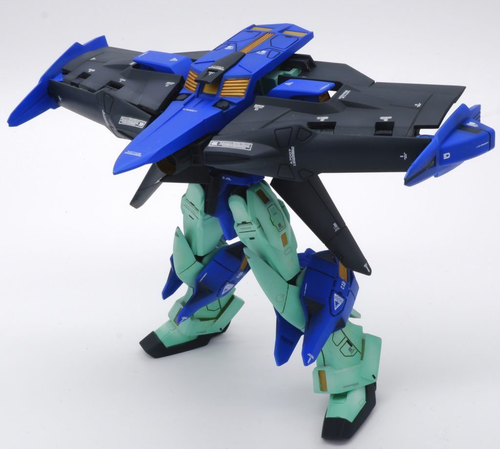 グリープと言えば、ガウォー…ではなく、アサルトモードですね。ボンボンの連載で読んでる時、敵メカっぽい感じがしてすごい印象に残ってました。アスクレプオスはズゴックっぽいし、なんかそういうコンセプトがあったのでしょうか。こっちはビグザムのイメージなんですかね。