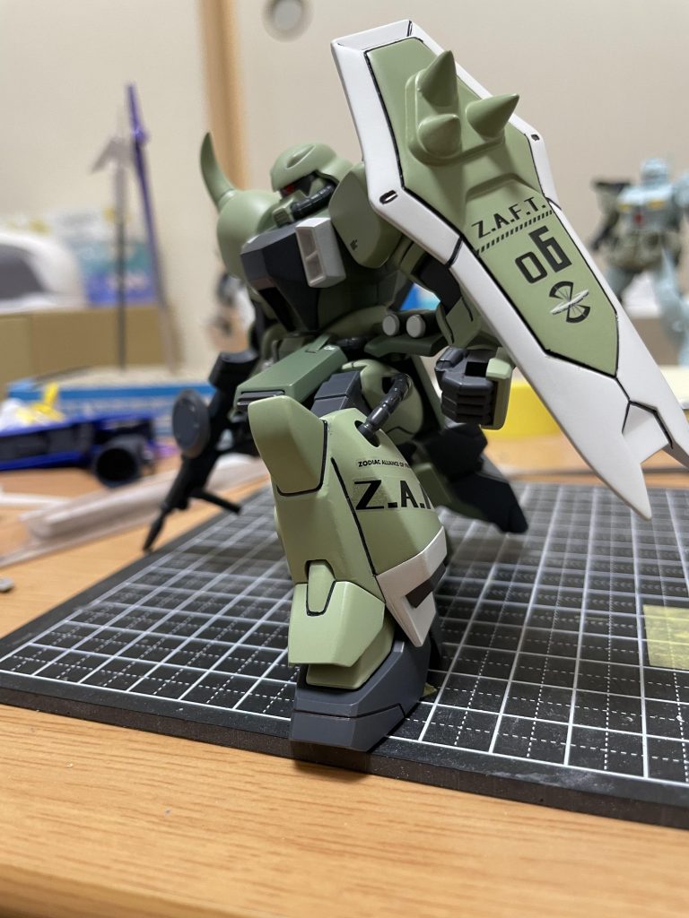 ザクウォーリアの膝立ちはストレスなく決まるのでカッコいい！！