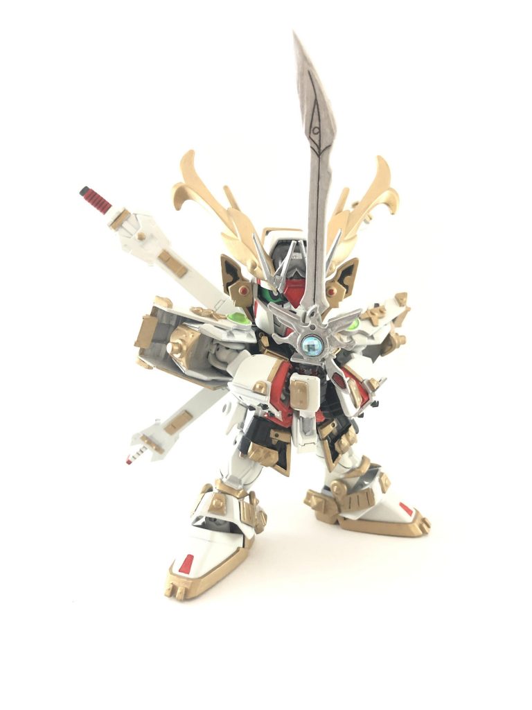 太刀は、ビームザンバーをイメージして作ったのと、装備を召喚するアイテム的なイメージも含めて作りました。