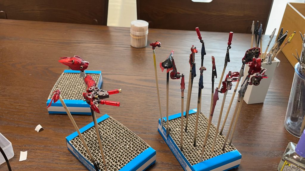 最後にトップコートで仕上げ。光沢も考えましたが、内部が目立たなくなるかと思い、半光沢を選択しました。