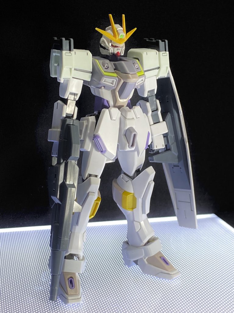 新作の主人公と言われればうっかり信じる佇まい。