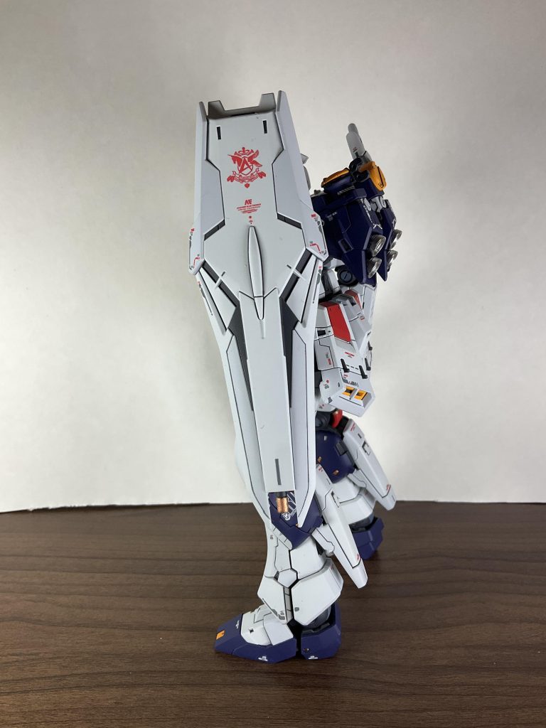 サイド2 （シールド）塗装中に落としてゴミが…先端部はエナメルのコッパーを使用コッパーは色がのりにくくて