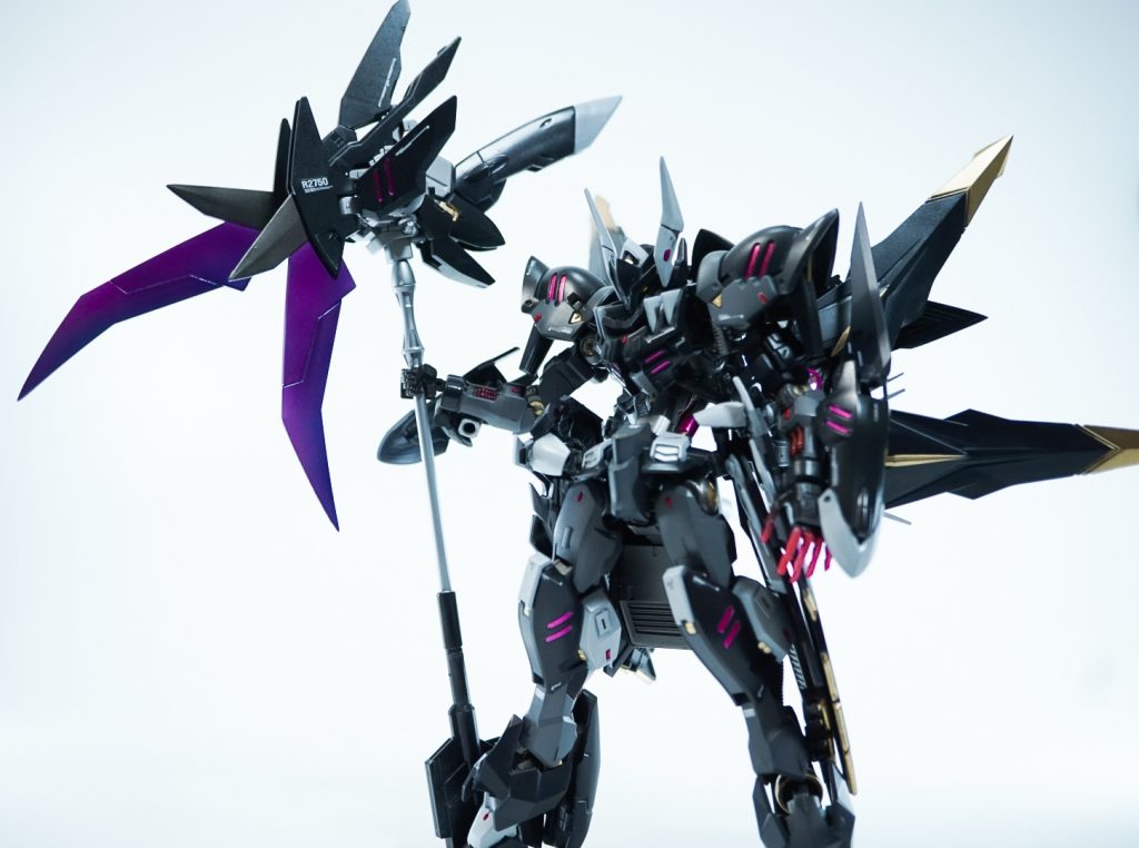 今回の目玉の前に武装メインは大鎌、２本の爪のような形状にしました刃はそれぞれ可動します