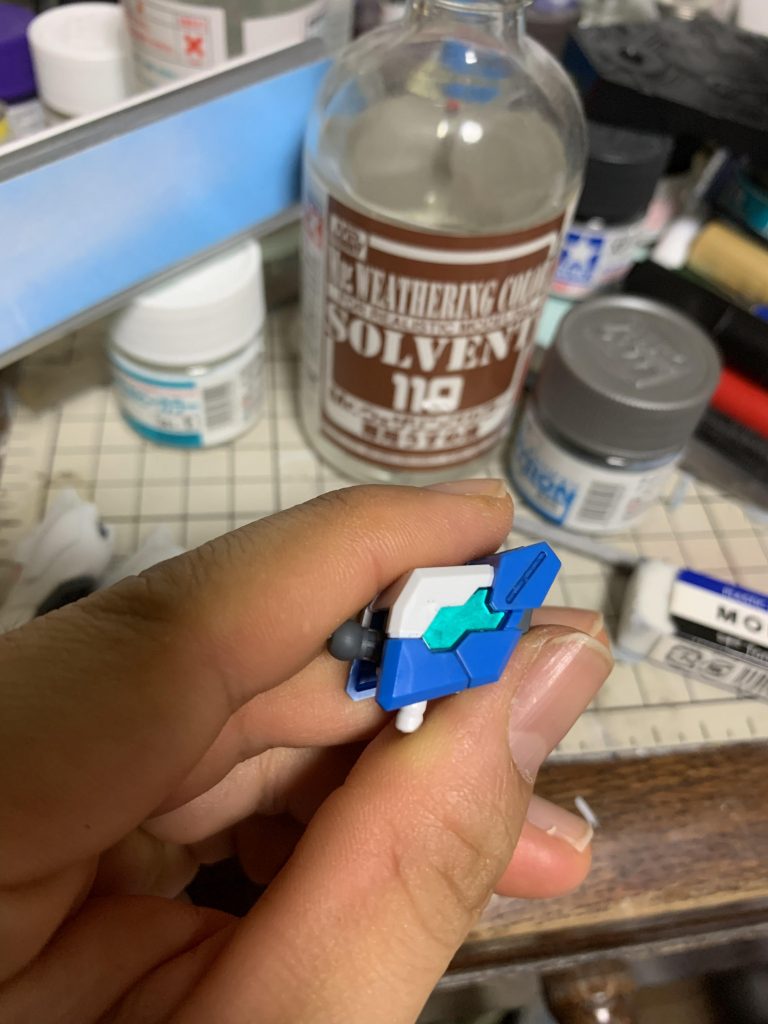 一部クリアパーツ裏にシルバーを塗って光を反射するようにしました。