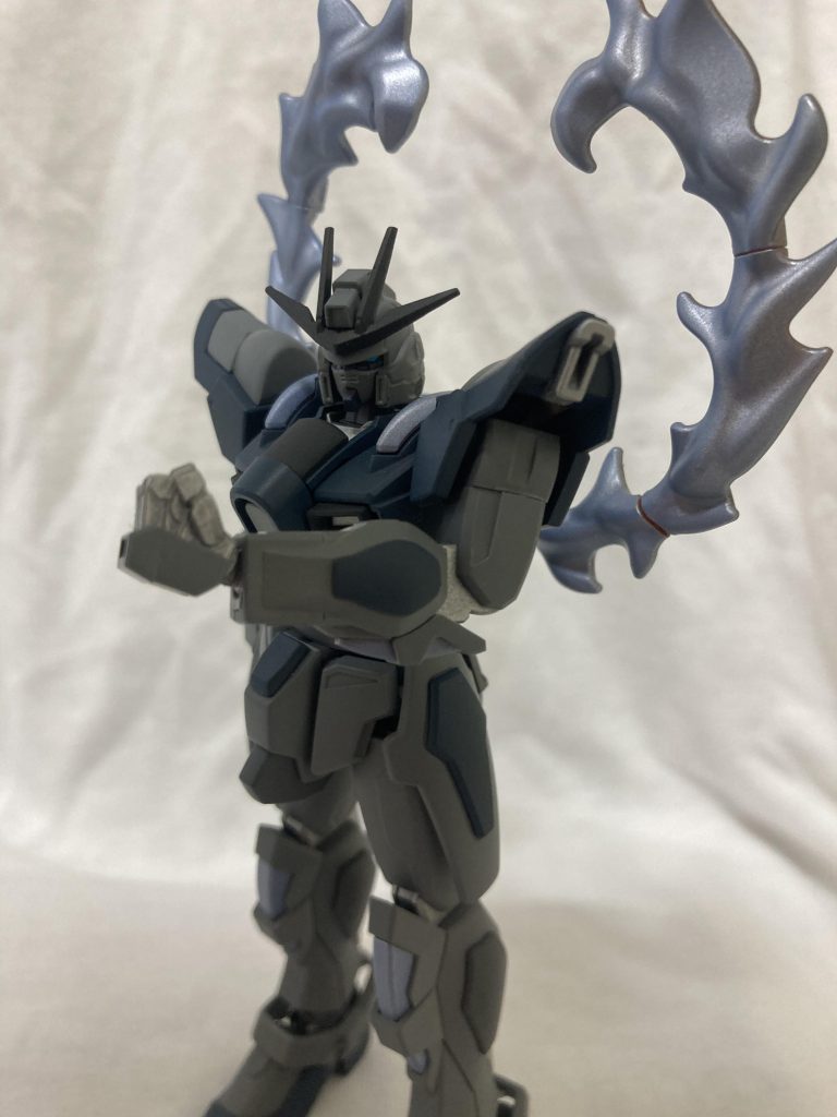 ブック◯フのジャンク品コーナーにあったものを使用しており、バーニング特有の炎エフェクトがなかったため、ある範囲で塗装を行なっております。