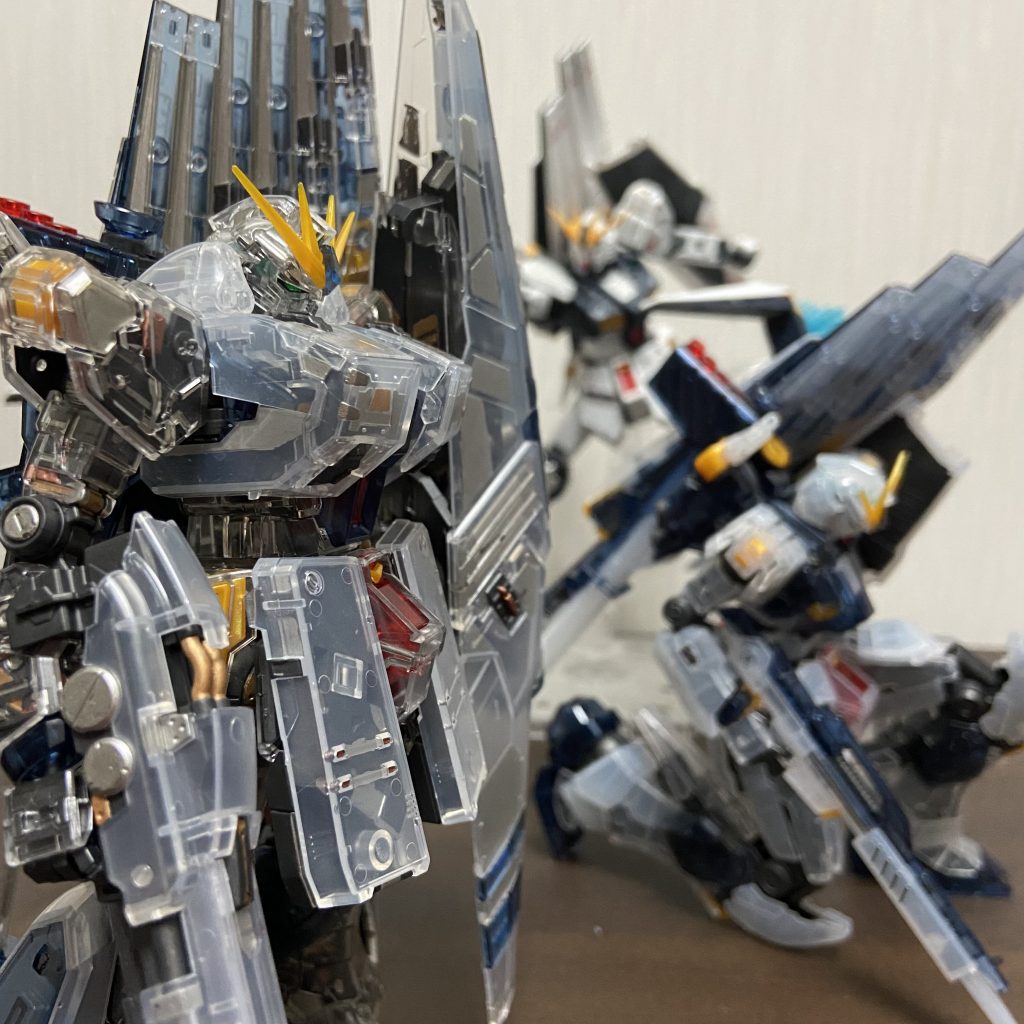 我が家のRGνガンダム君たち全員νガンダムの小隊です。