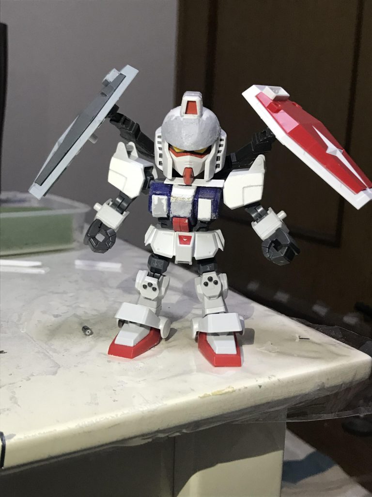 制作途中の写真。頭はCSガンダムを使用、