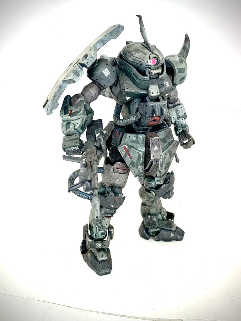 肩アーマーとかはジャンク流用です。なんとなくザクっぽくなりました…