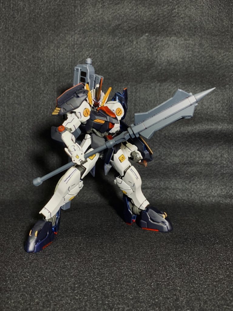 メイス主武器となるメイス。軽量にする事で、片手でも扱えるよう設計されている。