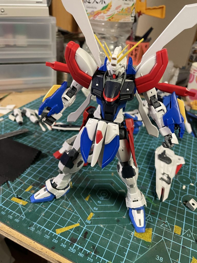 元々ゴッドガンダムを自分なりに作ってみたかったのでゴッドガンダムを素組みしてからすぐミキシングを始めてます。最初期案