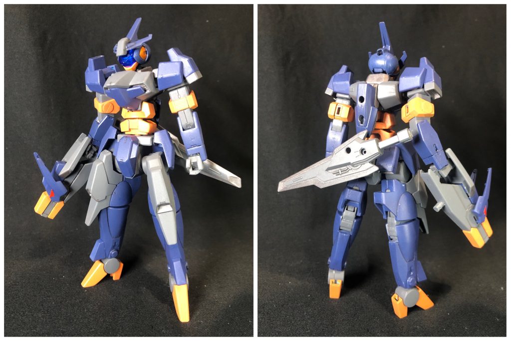 クランシェ・ハウンド追跡・捕獲を主な任務とする小隊フォース[ハウンド]が使用するMS。クランシェカスタムの改造機だが飛行形態はオミットされている(理由については後述)。パイロットは[ハウンド]のリーダー、エージェント・クリアウォーター。同型のクランシェ5〜6体による作戦行動をとる性質上、隊長機である本機は通信機能強化のため頭部アンテナが増設されている(その他の機体は、腕部ドッズキャノンが無い以外はほぼクランシェカスタムと同じ仕様)。オリジナルとの変更点は、・頭部アンテナの増設・腕部ドッズキャノンの取り外し・腰の延長(パーツの追加)・くるぶし部分のパーツを除去頭部以外は割とそのままというか、素のクランシェとあまり変わりません。腰については偶々ジャンクで伸ばしてみたら、個人的に体型のバランスがしっくりきたので採用。AGE系量産機特有の、どこかもっさりした感じが無くなったようなそうでもないような(´∀｀; )