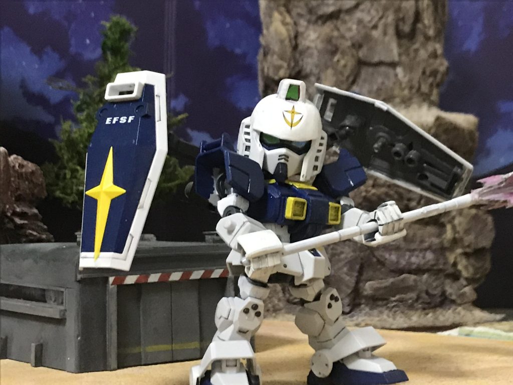 シールドの重さで自立できるのか心配だったけど、アームの位置でバランスが取れるので以外と安定してます。