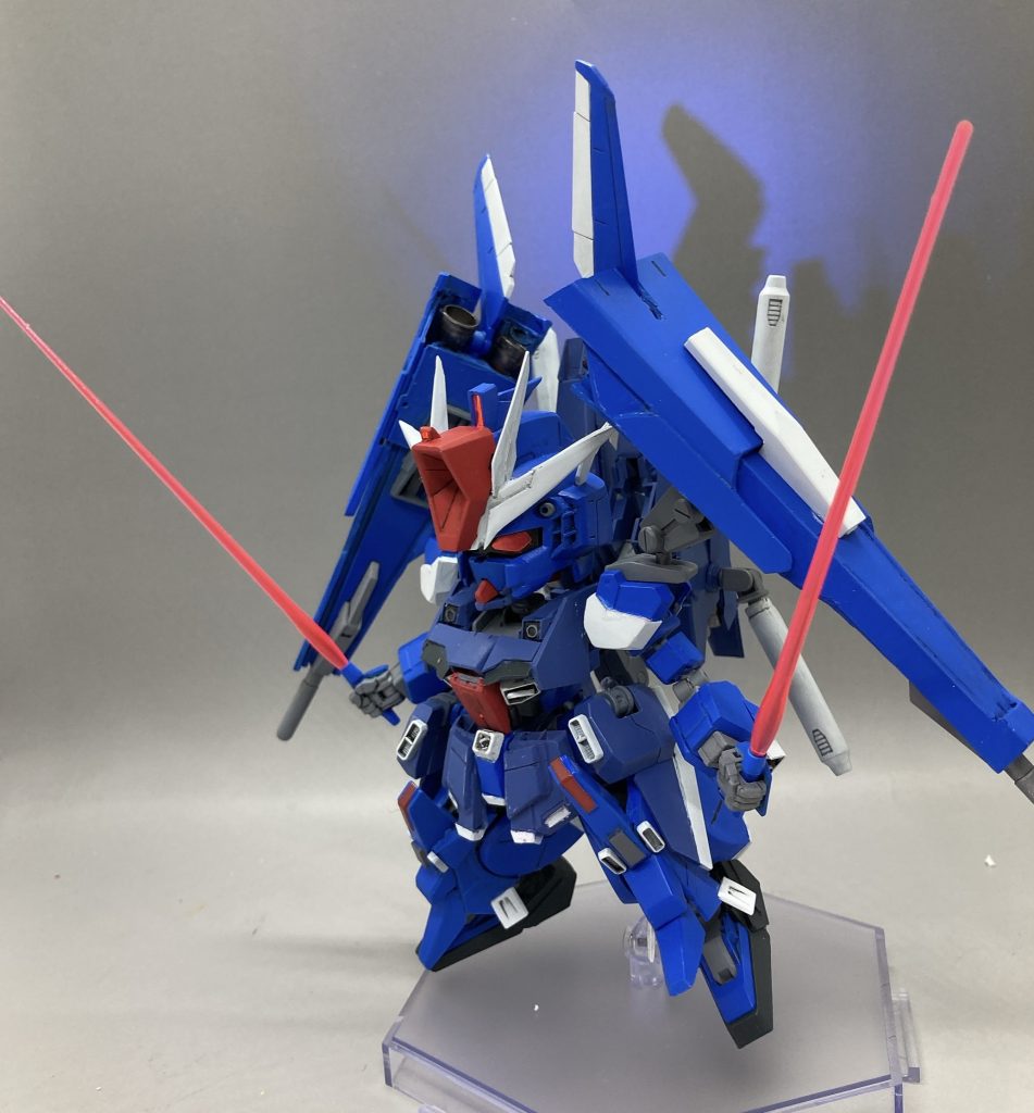 この形態のときもブラックライトに反応するようにしてます。劇中での手持ち武器はビームサーベルのみ。