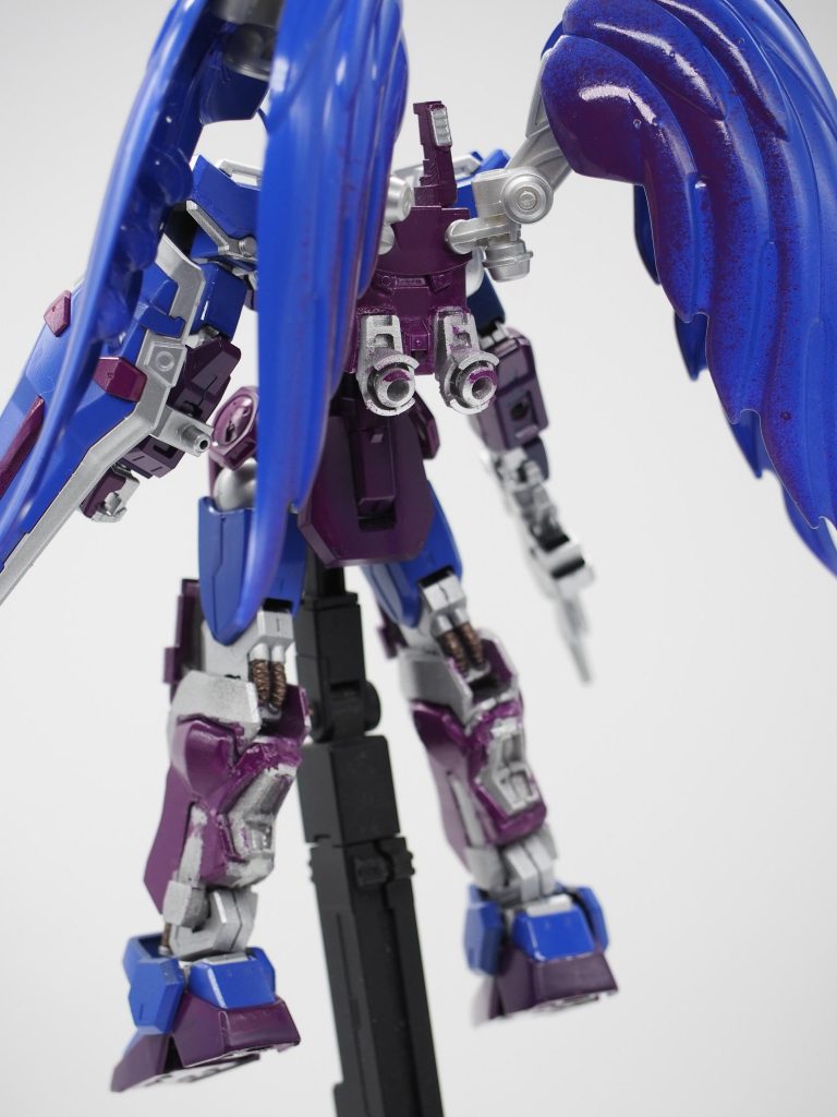 ということで、マスキングがイマイチでした。足元を見ると、ストライクぽいデザインにそこそこ上手くモデリング出来たかと思います。 塗装は今後も課題です。