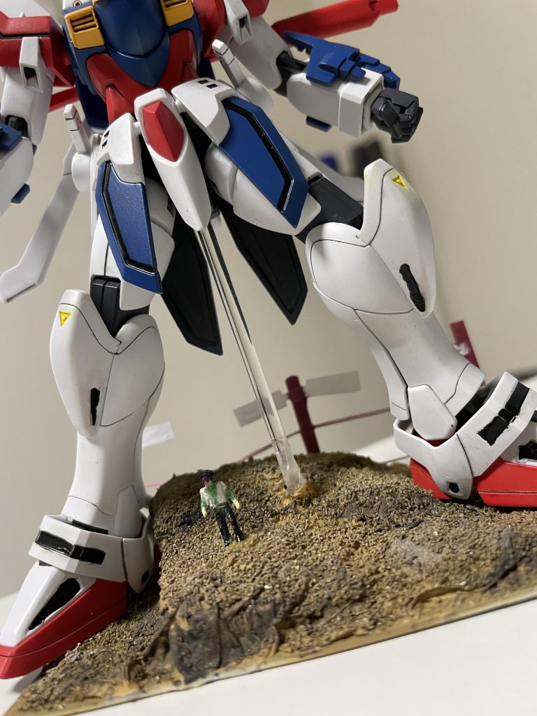 スタンドのドモンは1/150のジオラマフィギュアを弄ってます。後ろの赤い棒はリングイメージで、この構図で見た時に遠くにあるように見えると良いなーで設置してみました。