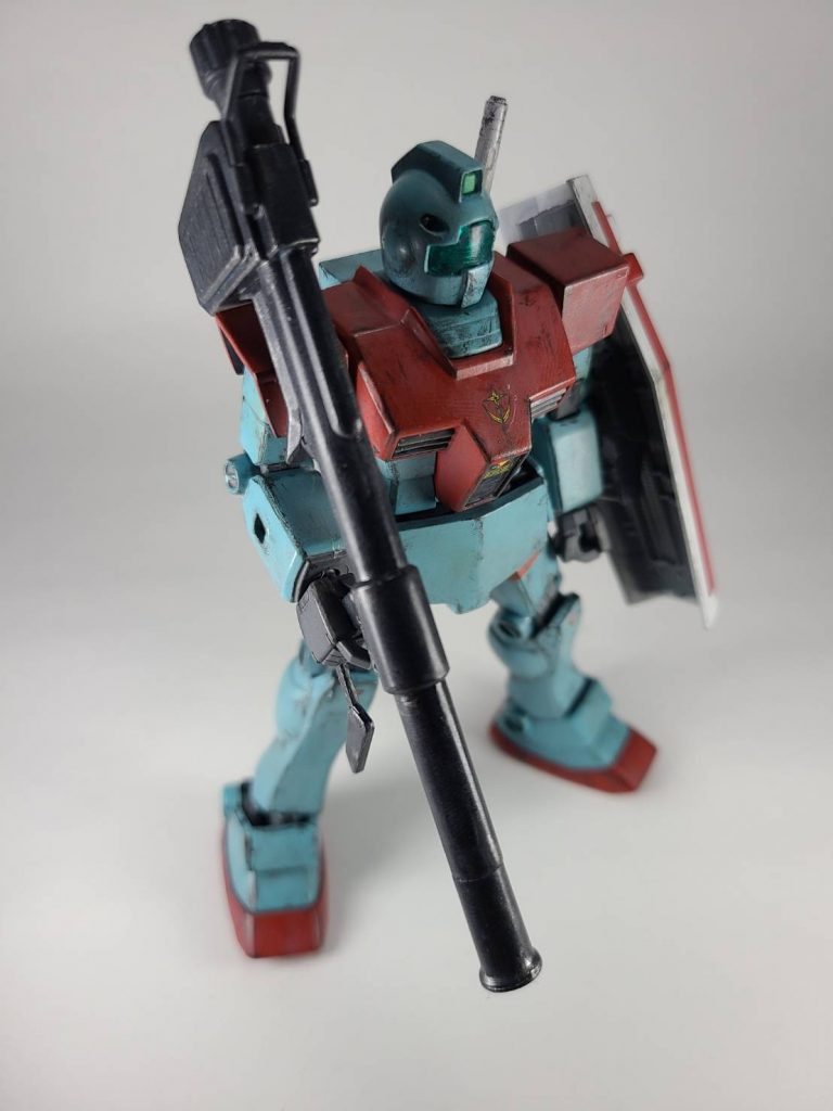 塗料　GSIクレオス水性ホビーカラー・本体等:ホワイト90％＋インディブルー5%＋デイトナグリーン5%・胸部等:モンザレッド100%・武器:ジャーマングレー/ドゥンケルグラウ100%・他:グレー(ねずみ色)100%ウェザリング等・タミヤウェザリングマスターA・GSIクレオスMr.ウェザリングカラーマルチグレー・GSIクレオスガンダムマーカーファントムグレー・GSIクレオスガンダムマーカーシャインシルバーデカール・ガンダムデカール地球連邦軍MS用①・ガンダムデカールDX04