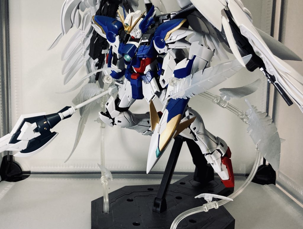 武装としてハルバートもあるのですがさすがに持しきらないのでウイングゼロに持たせました。ヴァルキリーのようで似合うのでこのまま飾りたいと思います。