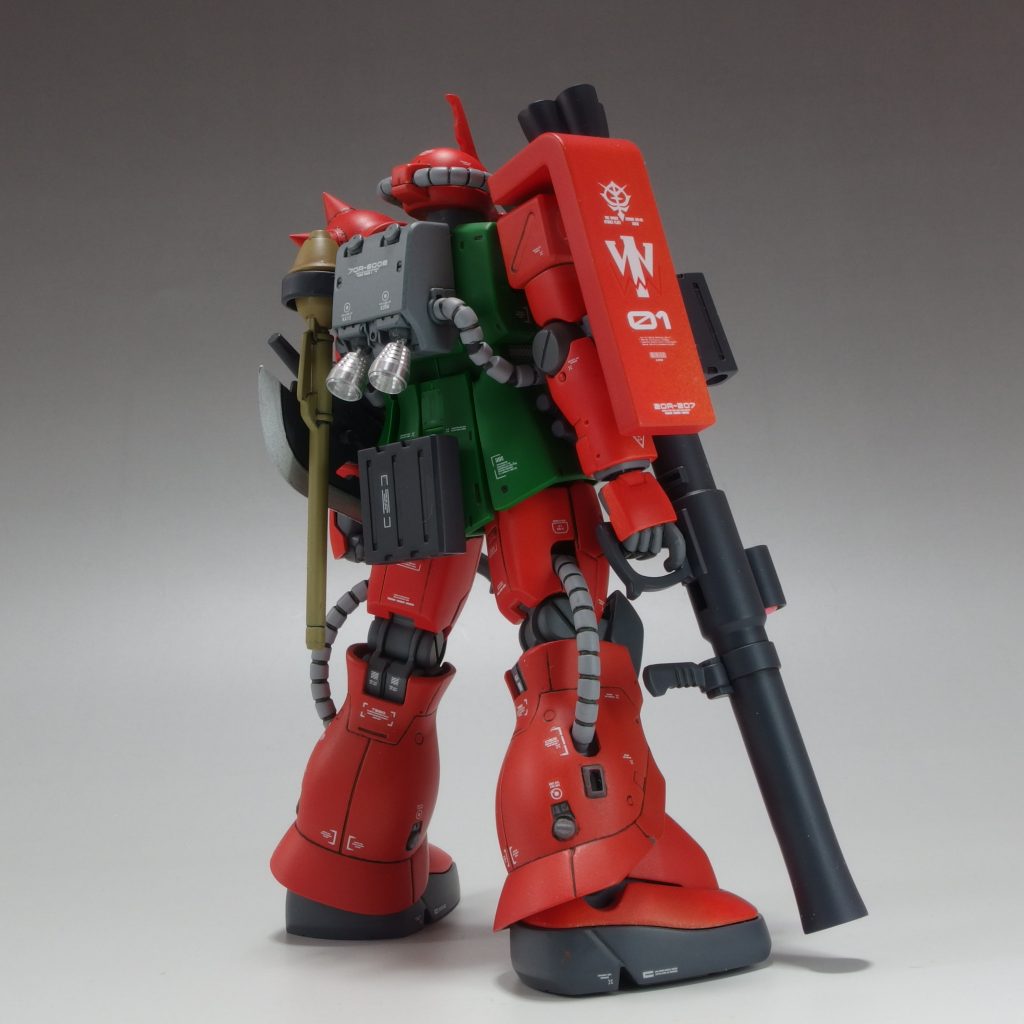 オレンジなのでシールドのパーソナルマークの赤ラインが目立たなくなってしまいました。