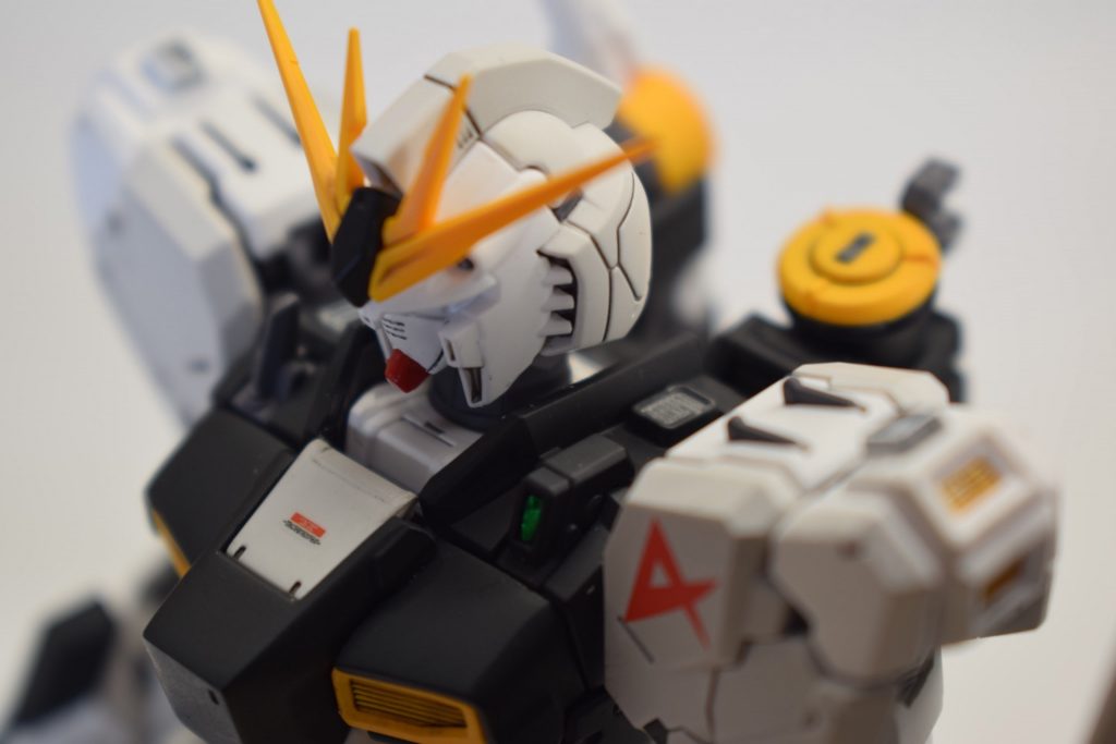 先述の通りダクトパーツを追加してます。エナメル塗料のシルバーで塗装してます。