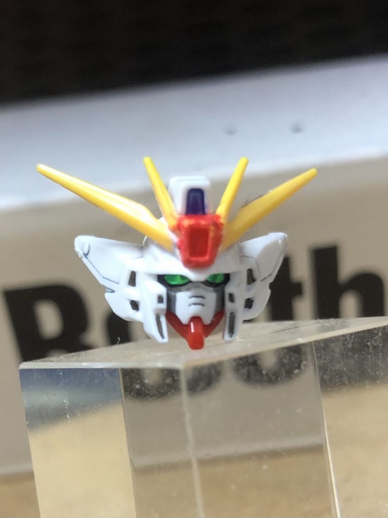 ほとんど見えませんがませんが、顔の頬もグレーで塗装しました。