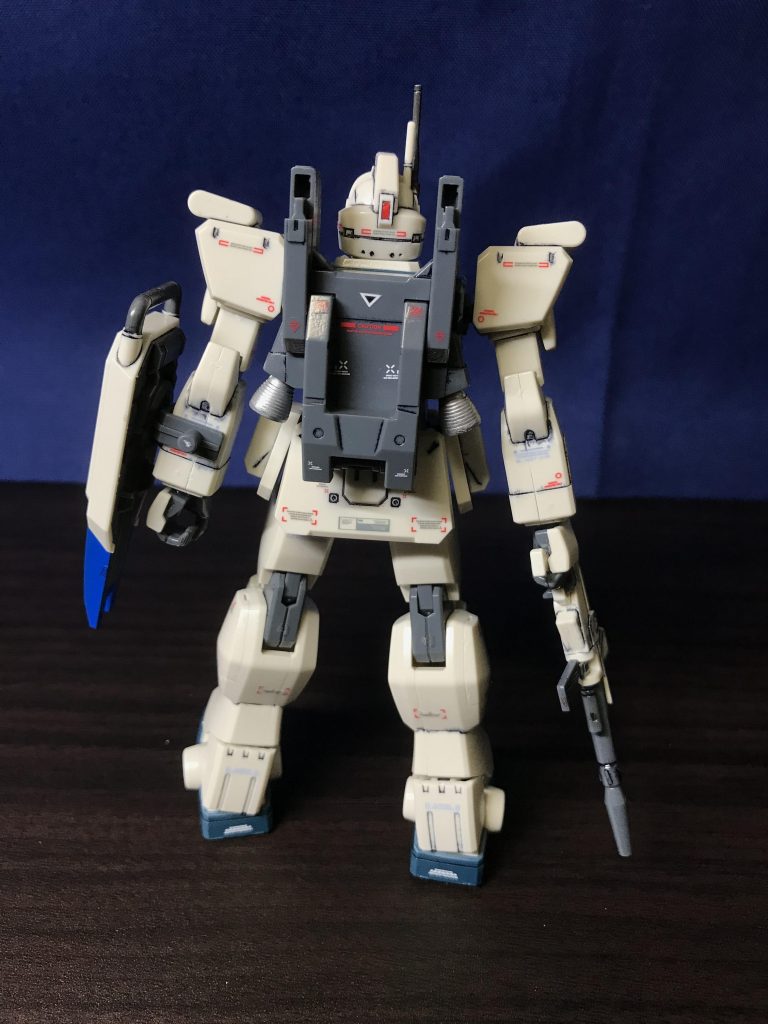 バックから。ポイントでブルーデカールを使い、アクセントにしています。