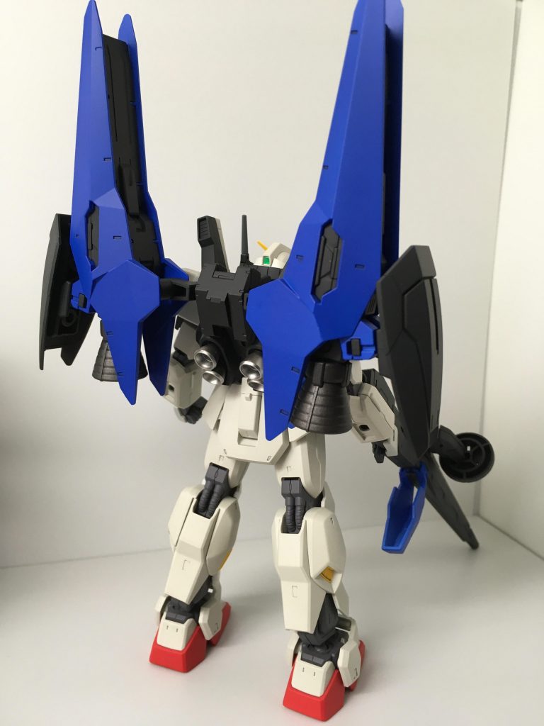 ぱっと見ではテルティウムアームズをそのまま付けただけのようですが、元のバックパックを残しておきたくてHGBC HWS&SVカスタムウエポンセットの1軸バックパックを使いました