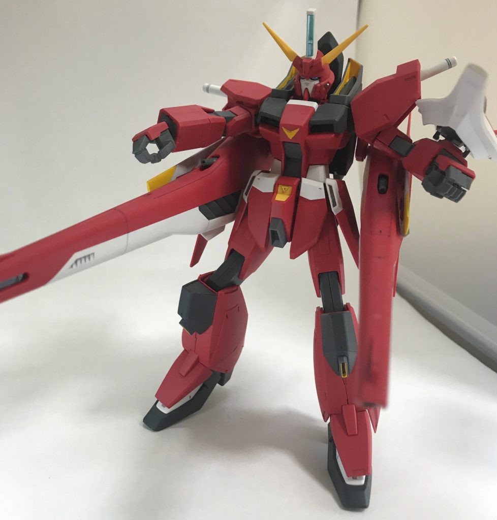 M106 アムフォルタスプラズマ収束ビーム砲も構えられますが、上方向には厳しめなのでアーム側をもう少し伸ばせる機構があったらよかったかも。MGで発売してくれないかなあ。