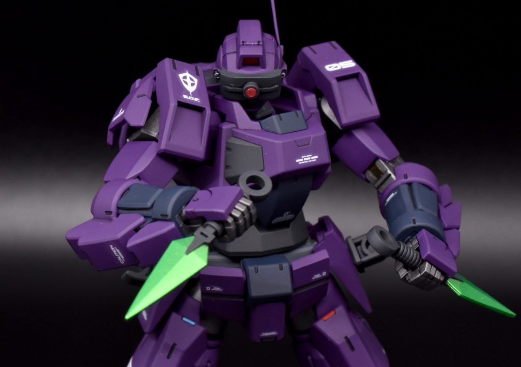 シグルクナイ30MMで丁度良いクナイがあったので、刃をシグルブレイドと同様に塗装しました。腰にマウントできるようにしています。