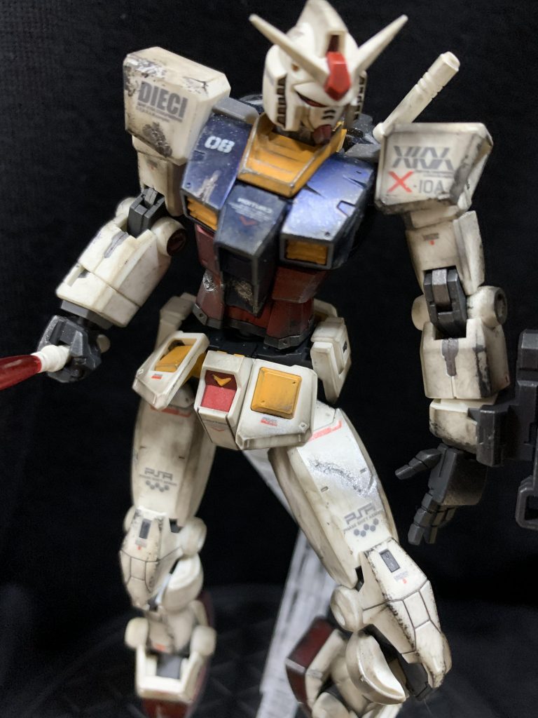 お、あんなところにザクが…