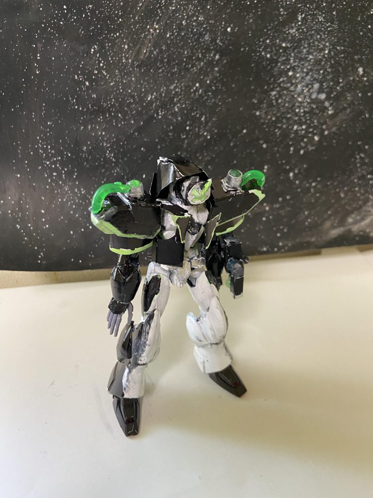 変身直後はフードを被ったままなので自分でフードをおろすネクロムは徒手格闘で戦う基本形態(まだガンガンキャッチャーが完成してないのでそうなっています)。