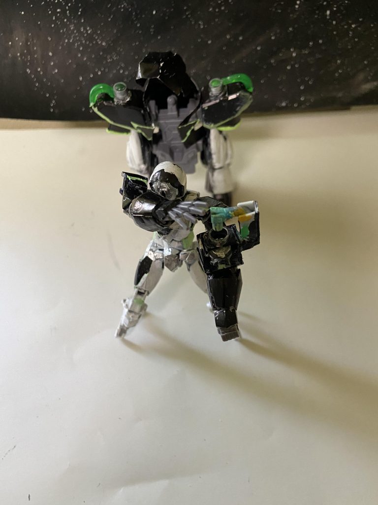 メガウルオウダーに装填完了したら上におこし変身の準備完了後は目薬のようになっている部分を押し変身、『テンガン・ネクロム』の音声と共に出現したパーカーゴーストが取り付く形で変身完了。