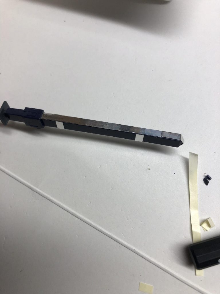 鞘の合わせ目はシールの余剰を貼りました。