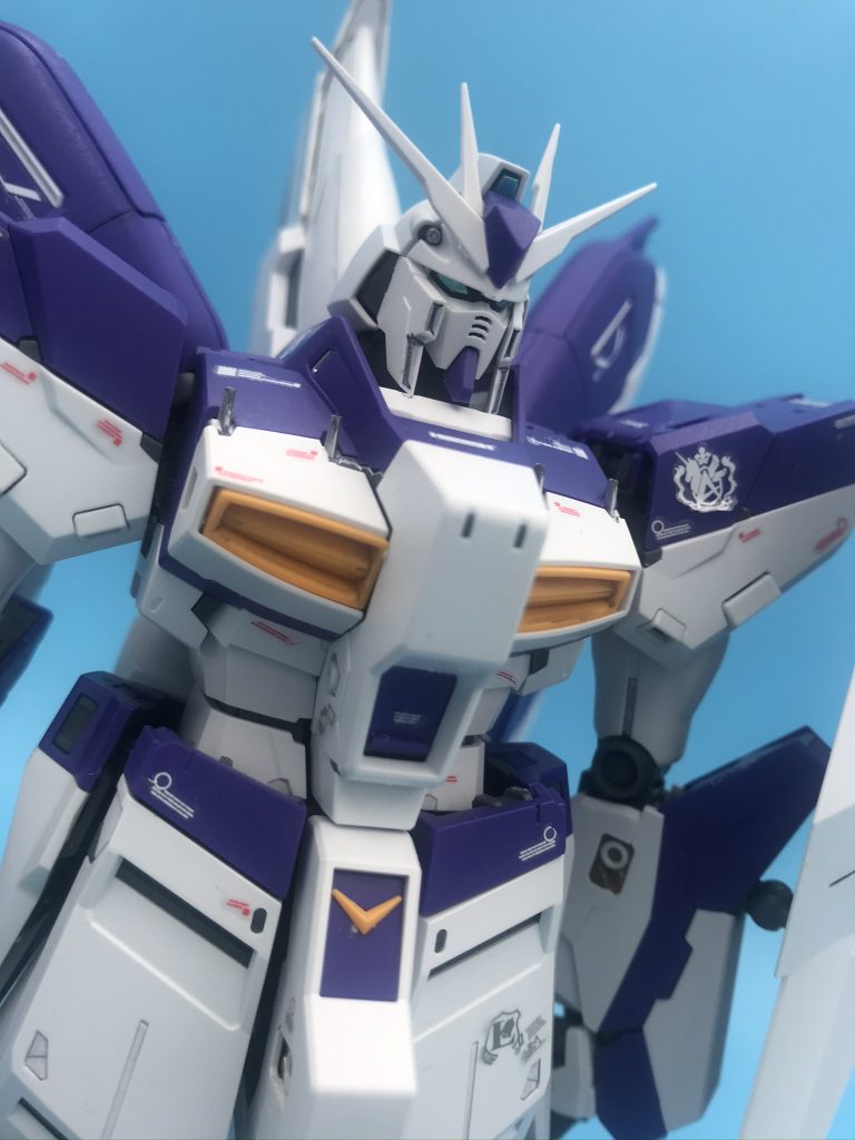 メインカメラにはLEDを入れられますがオミット。