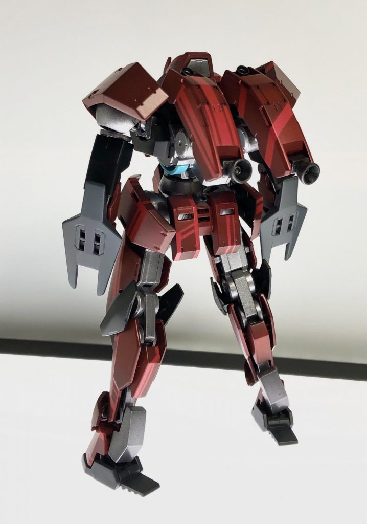 フレーム部分はガンメタル調の仕上げとしてるが、これは物理攻撃に対する関節の耐久力を上げるための専用塗料らしい。