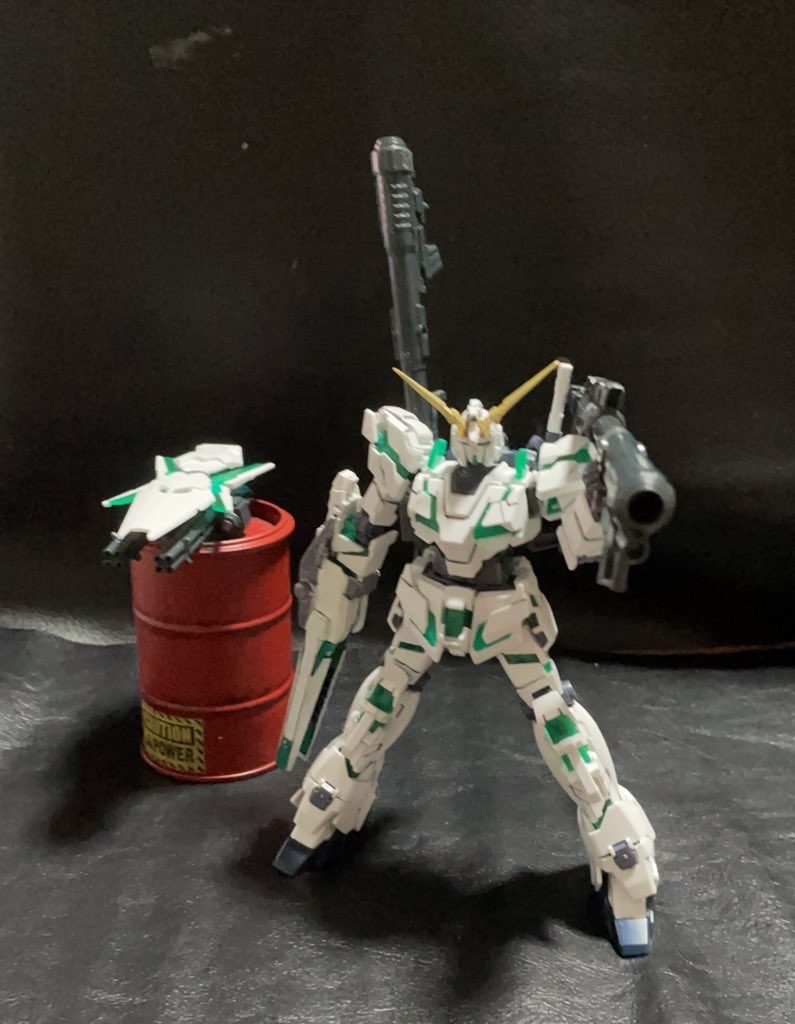 プロペラントタンクをパージしてシールドファンネルとハイパーバズーカを構える軽装仕様です。