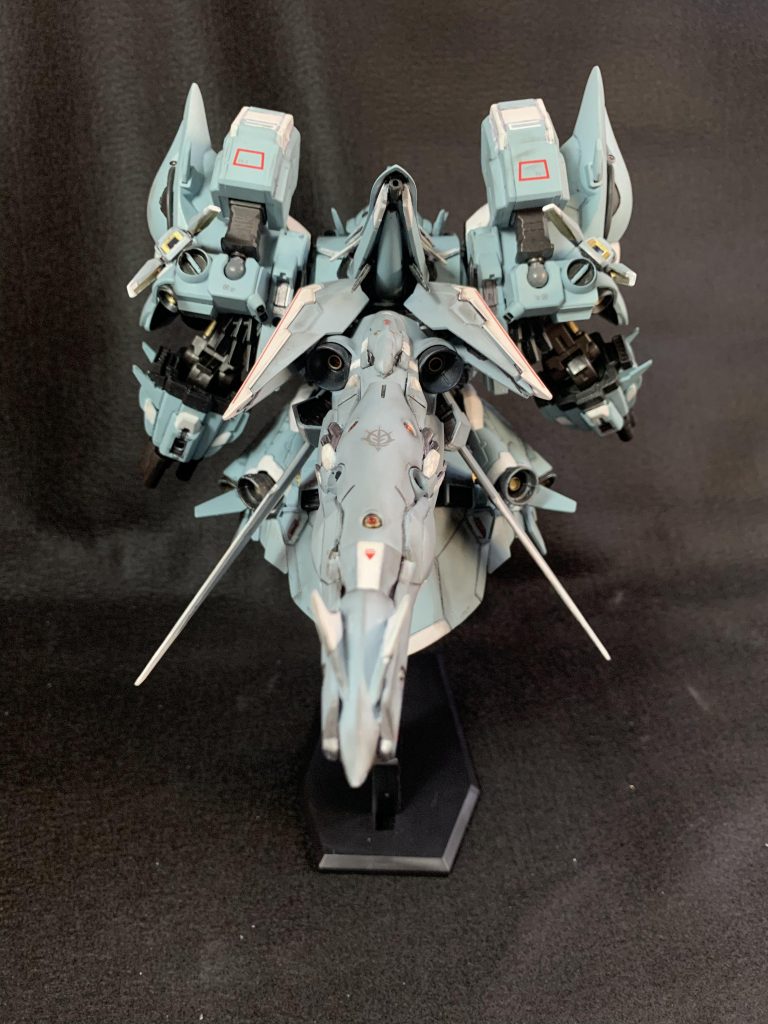 このように背中にドン。なかなか化け物じみたシルエットになります。