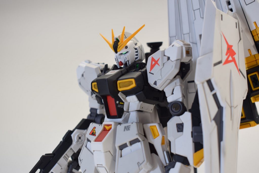 フィンファンネルを背負ってもなんとか自立できます。立ち姿が似合うなぁ。1/144ですが1/100F91より大きいです。作りごたえがあって楽しかったです。