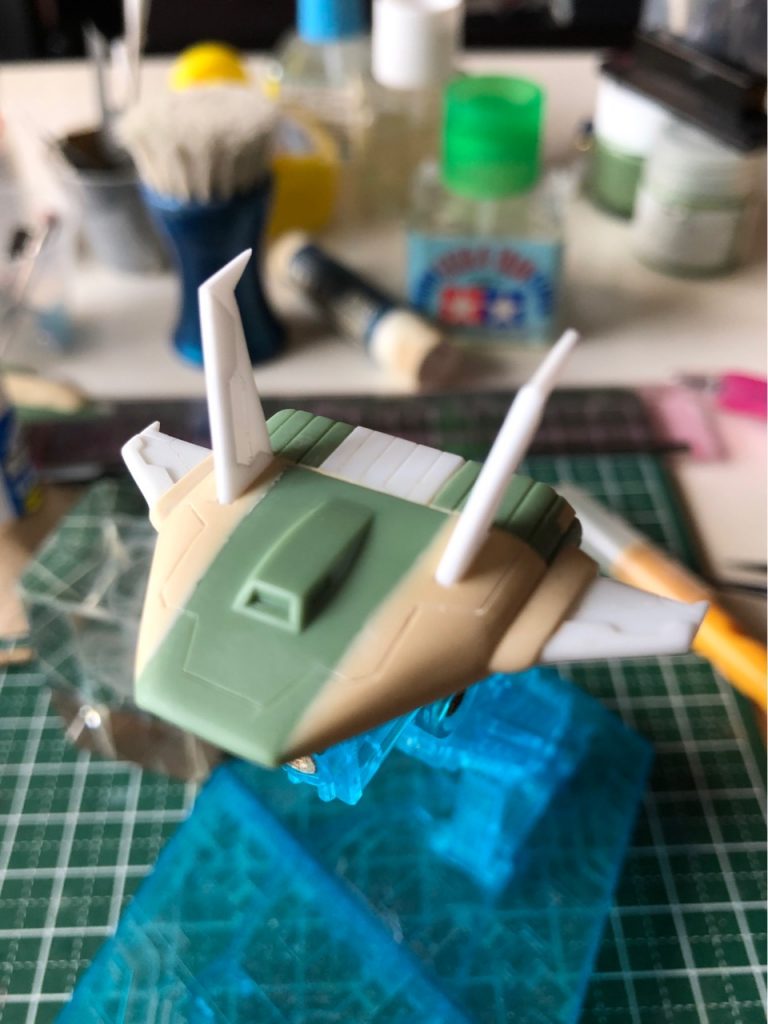 本体に合わせコムサイも幅増し。