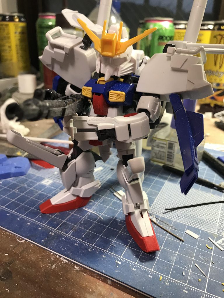 肩アーマー内部はMGのパーツを使いつつプラ板でセミスクラッチしました。