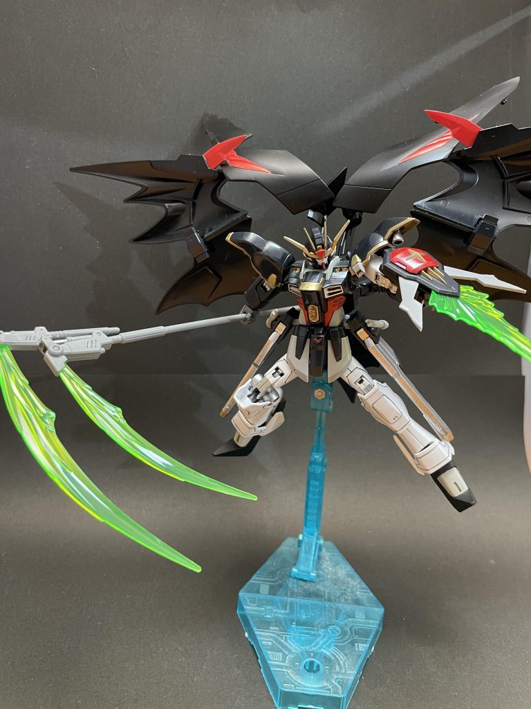 元キットのデスサイズにビームエフェクトが2つ付属しているという事はツインビームシザースを作れと言っているようなもの