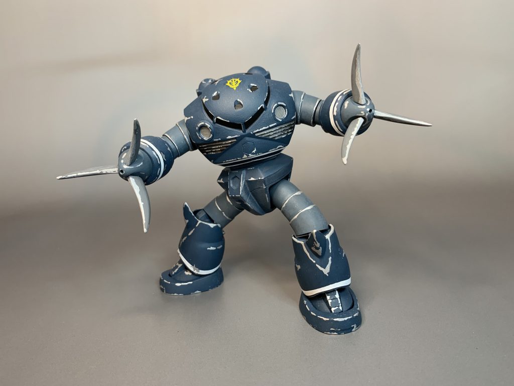 各関節に可動を追加したり、可動域を増やす改造を施し、ツメを差し替え式にしてアクティブなポーズが可能になりました。