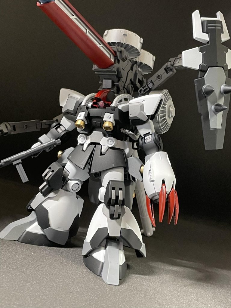 サブアームに元の盾をつけているのは最初期から思いついててそれが元になってます。ちなみにサブアームはギャン子についてきたもの。サンボルのキット自体あんまり置いてないのでとても重宝してます。