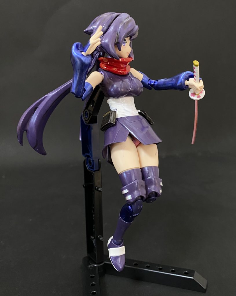 鬼滅カナヲの刀を持たせてます。