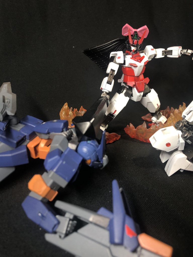 アカネ「それはアタシが聞きたいわ!イブキったらどこにいるのよーーーー!!!!」A•CW「ちょ…聞いてるのはこっち…ぐわああああ!」コアガンダム・レッカにボコボコにされるクランシェ・ハウンド。A•CW「強い、強すぎる…まるで鬼神のような…(はっ!?この身に覚えがある理不尽な暴力、まさか鬼姫さま(アカネの通称。本人が知らないところではそう呼ばれている)なのでは?マズイ、俺の素性がバレたらこき使われる…‼︎)」アカネ「…あれ?その声、その身のこなし…アンタもしかして、時雨流の爺さんのとこの…シミズじゃない?え、でもダイバー名がエージェント…クリア、ウォーター……ああやっぱシミズ(清水)じゃん!アタシよ、烈火流の頭領アカネ!」シミズ「(うわあああバレたああああ!!!!しかもダイバー名の由来もサクッとバレてて恥ずかしいいいい‼︎‼︎)あ…はい、シミズですアカネさま…」 (アカネ&女子型コアガンダムについては私の過去作をご参照ください(^^;;)