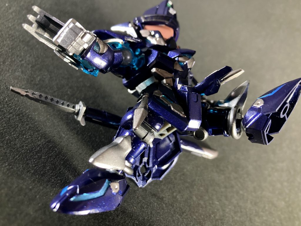 ヒーローズアニメ本編での活躍は、正気を保っている状態では上記の本能寺シーンが主で、他は才蔵デルタカイ側のダークマスク忍者として大量に出て来てやられ役を演じる事の方が多かったです。発売延期中のクレオパトラキュベレイ、ダークマスク付きが発売したらまたマスクを装着させてあげたいと思います。