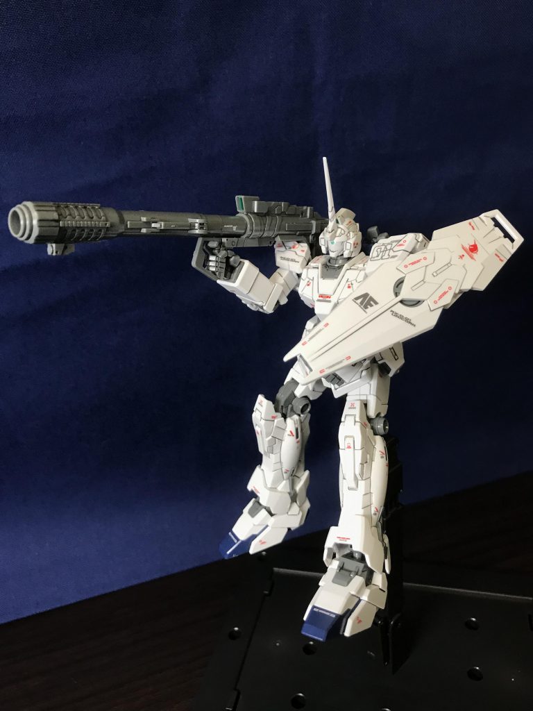 このぉっ！！！！ユニコーンモードのジム系の顔も好き。シンプルなユニコーンにバズーカの組み合わせもかっこいいですよね！