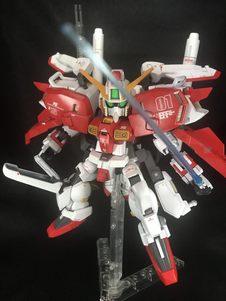 膝アーマーはMGの機構をそのまま流用し、ビームサーベルを収納できます。