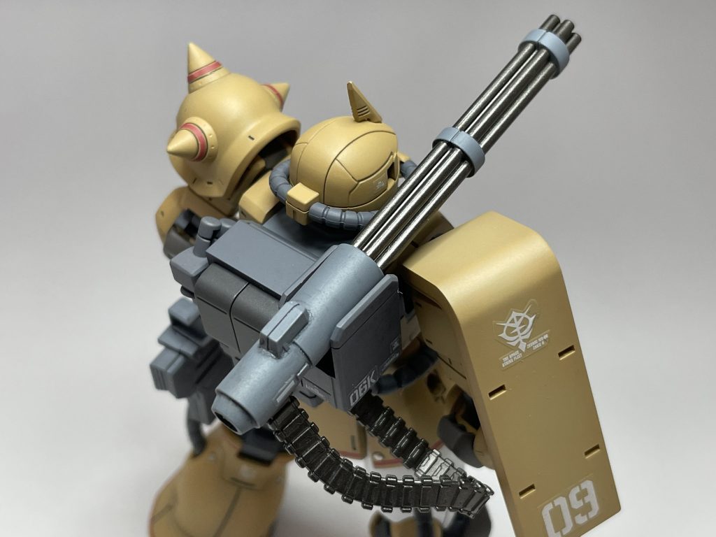 カラーリングをオリジナルにしたので、指揮官機をイメージして、ブレードアンテナをつけてみました。